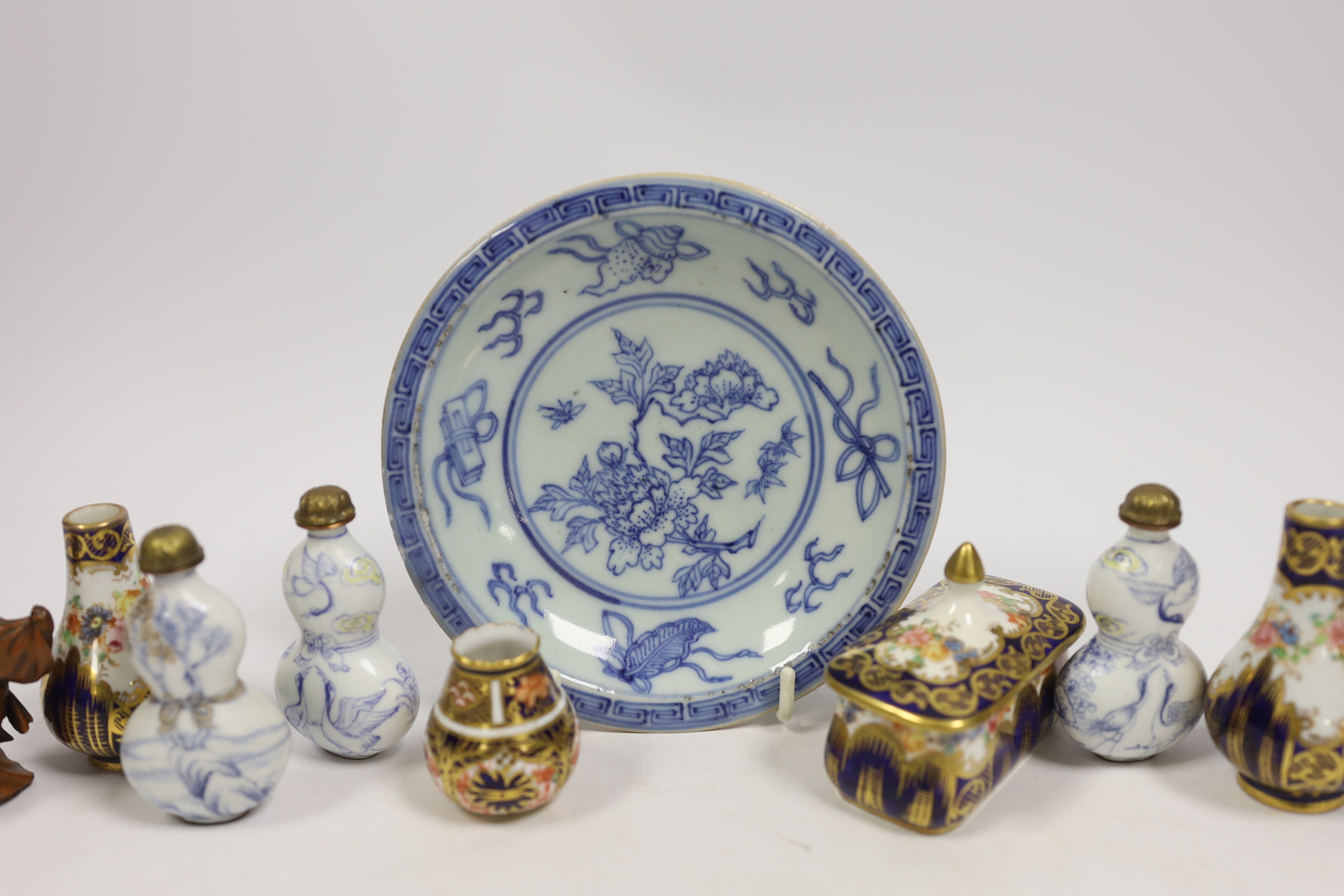 Chinese snuff bottles etc including a resin model of a cat